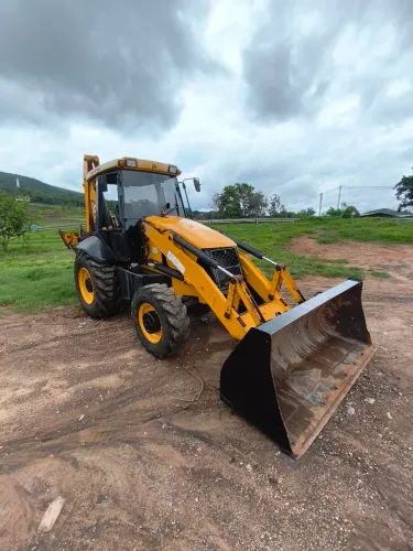 Retro escavadeira jcb 3c 2014 4x4 traçada 