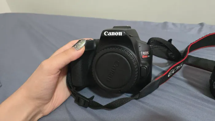 Câmera Canon SL3 em excelente estado