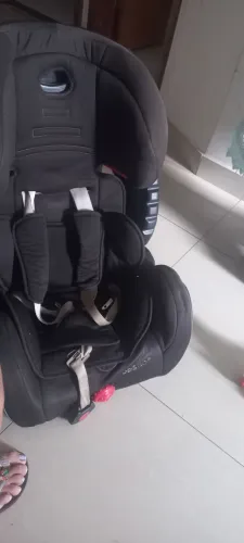 Vendo cadeirinha para carro de 0 a 36 kg bem conservada valor 350 reais 