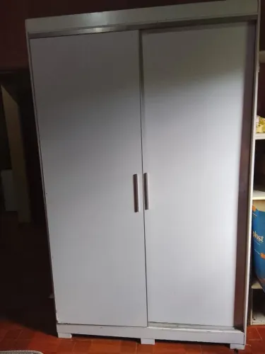 Guarda roupa de solteiro
