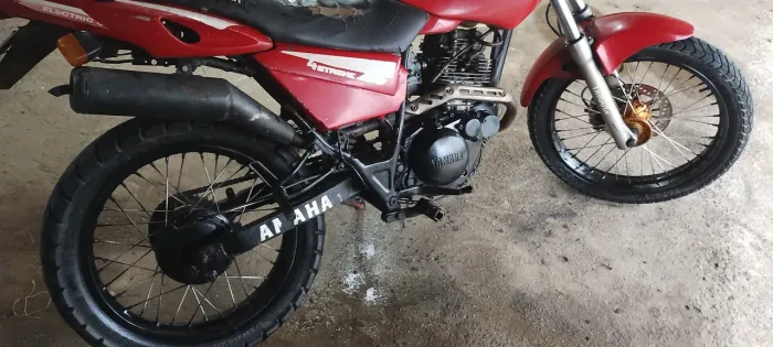 Vendo moto TDM 225CC
