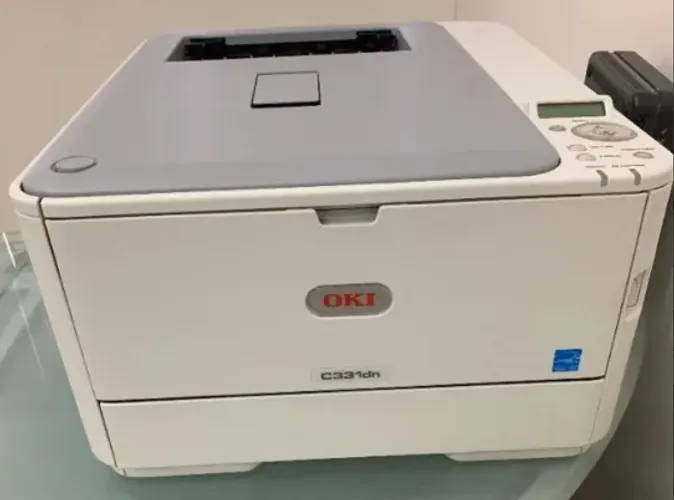 Impressora a laser colorida OKI C331DN para conserto ou retirada de peças