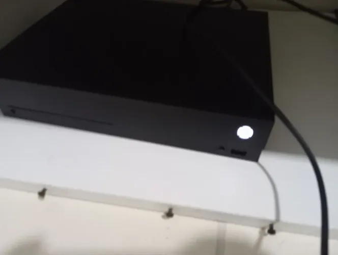 Xbox One X + Controle + jogos mídia física