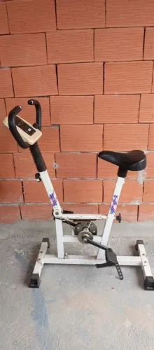 Bicicleta ergométrica Miralago MT 20 funcionando