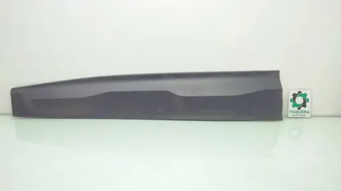 Aplique Porta Dianteira Esquerda Chevrolet Tracker 2022 2023 Preto