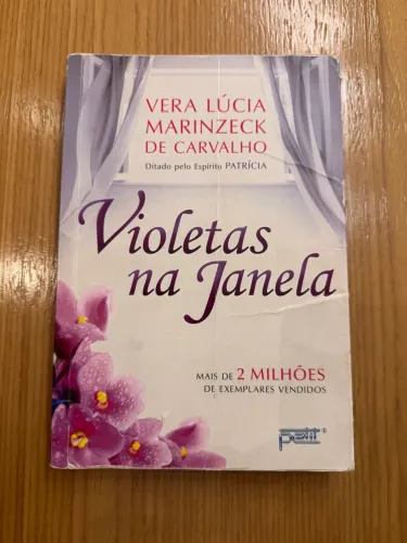 livro violetas na janela