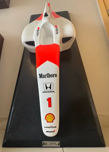 Escultura mini F1 Senna - Adhemar Cabral