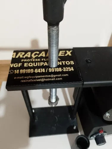 Injetora para confecção de Prótese Flexível