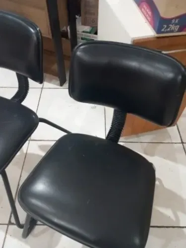 (Cód 012) Quatro cadeiras de escritório em bom estado