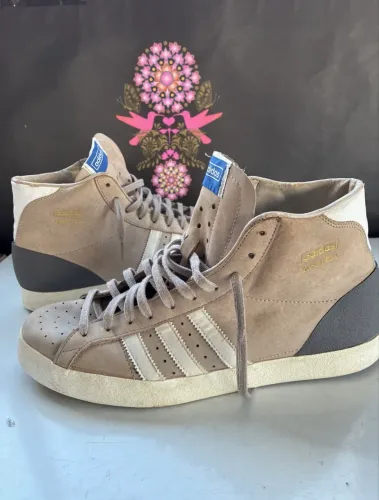 Tênis adidas cano alto