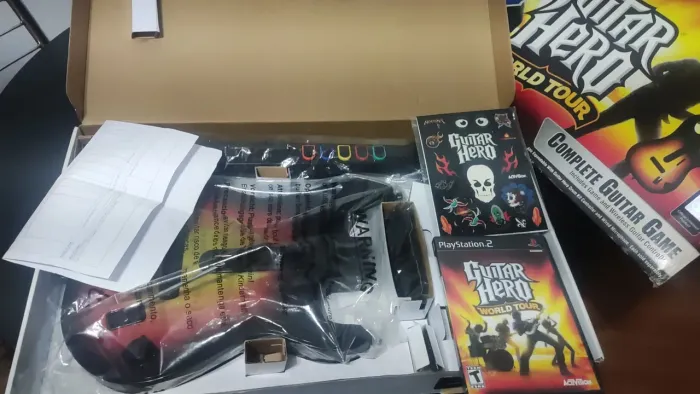 Guitarra + jogo(lacrado) + nota fiscal, guitar hero world tour Playstation 2