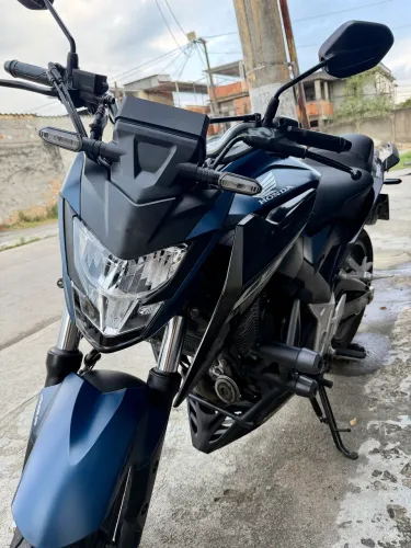 Vendo Honda CB 300F Twister ABS 2025 na cor Azul Metálico