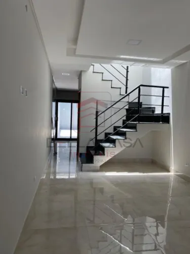 Sobrados Novos a venda - 3 dormitórios - 2 suites - 2 vagas - Quintal