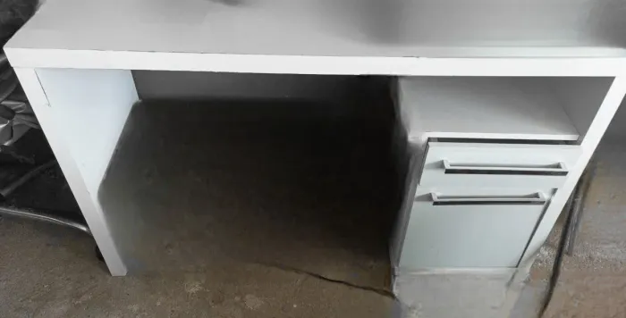 Escrivaninha branco 1 Gaveta 1 porta. 