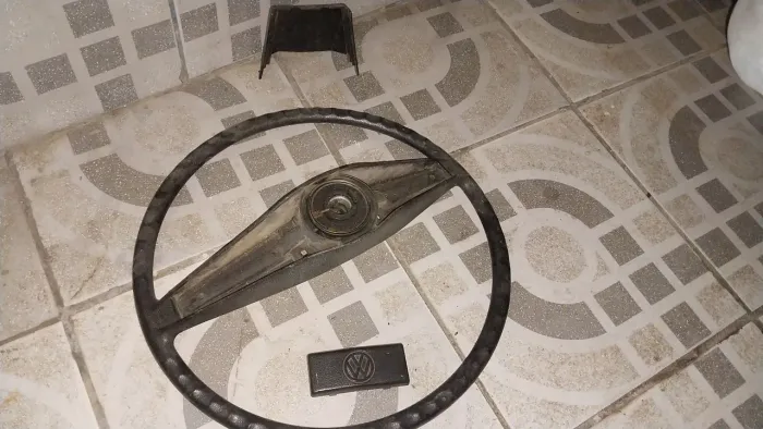 Volante da kombi clipper 81 à 96 com botão da buzina original vw com acabamento da coluna 