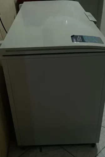 Vendo freezer horizontal inverter semi-novo com garantia estendida