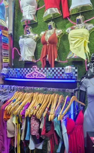 Arara de roupas ,cabides ,maniquins, e muito mais coisas para lojas ,boutique 