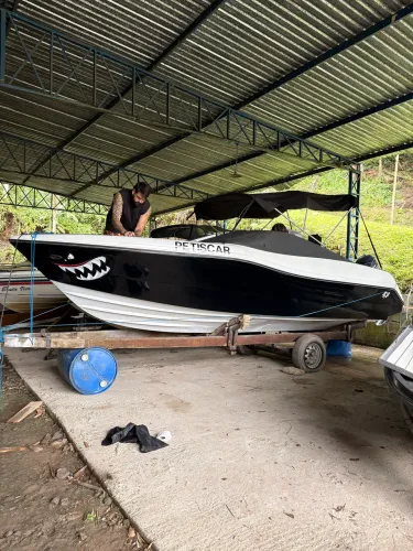 Lancha Alternativa 630 proa aberta lazer fibra motor Evinrude 175 hp revisado