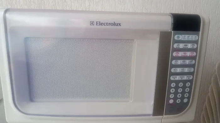 Microondas Electrolux 31 litros 127V em perfeito estado