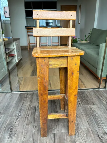 Banquinho de madeira - R$ 50/ Buscar no Bairro Alto da Glória