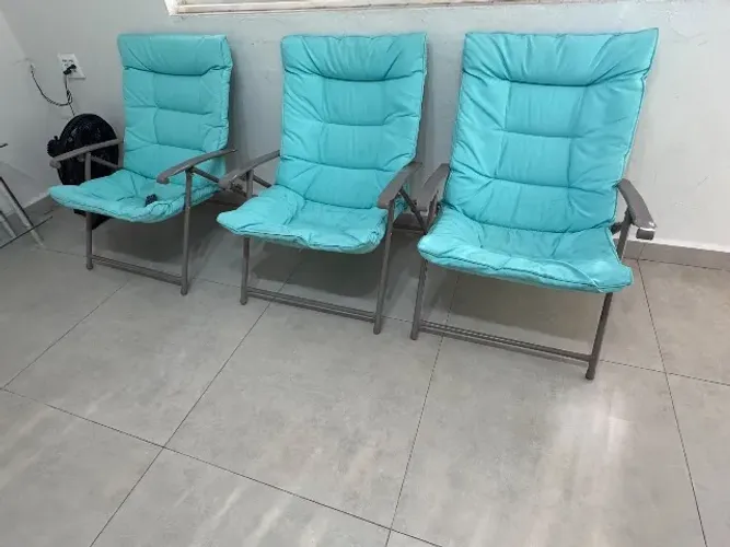 Cadeiras de jardim com mesinha (2 cadeiras 1 mesinha) ou (4 cadeiras 2 mesinhas).