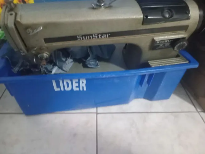 Maquina costura industrial. 110/220 v. Motor 1/3 cv