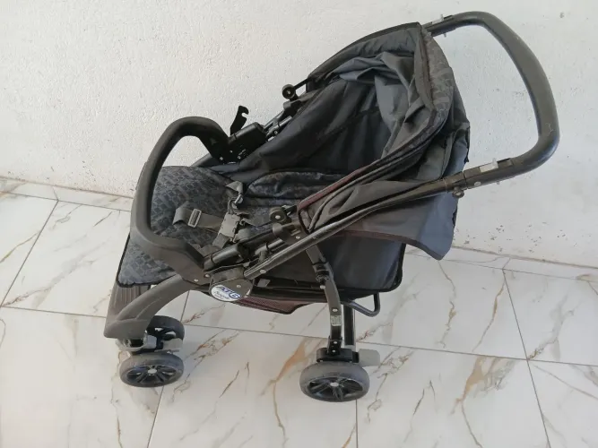 Carrinho bebê AT6 pouco usado