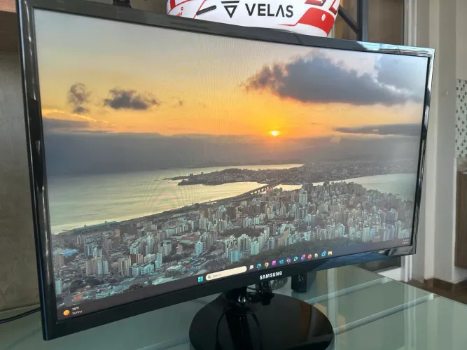 Monitor Curvo Samsung 24" Full HD (C24F390) - Estado de Novo!