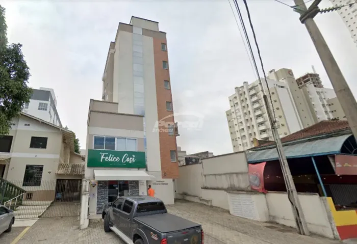 Apartamento disponível para locação no bairro Vila Nova, em Blumenau/SC.