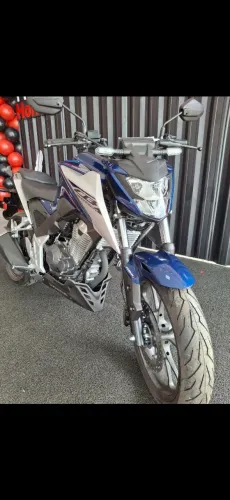 Moto novíssima pra vender ligeiro cb300f azul 2026