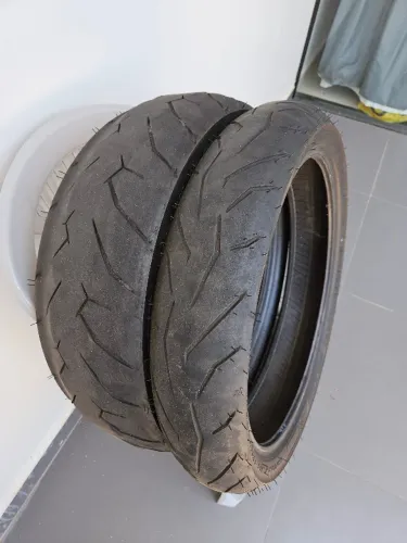 Kit Pneu Pirelli Diablo Rosso 2: 150/60/17 e 110/70/17.
