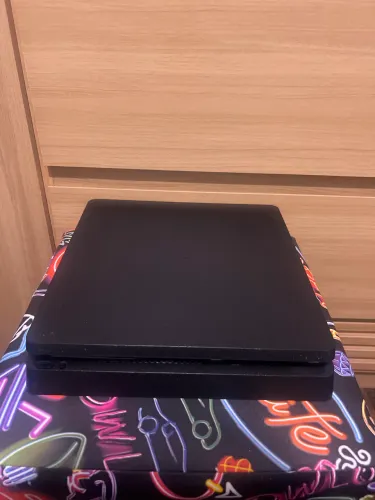 PlayStation 4 Slim 