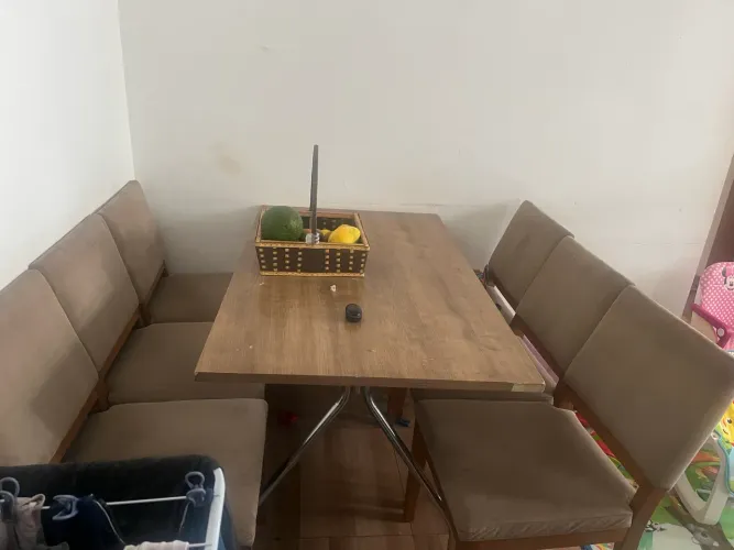Vendo mesa com 6 cadeiras