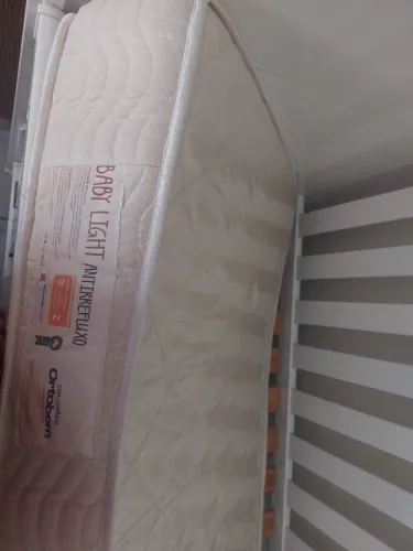 Vende- se berço/ cama com colchão anti refluxo