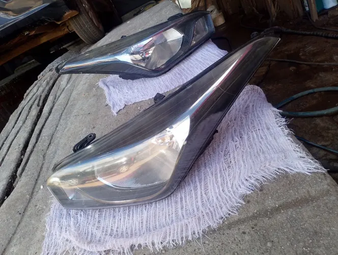 Vendo esse par de farol do HB20 original retirada no recanto das emas quadra 605 avenida