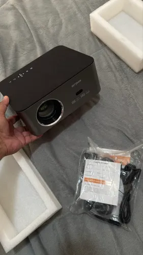 Projetor WIFI Portátil 6 " Full HD 1080p 4K