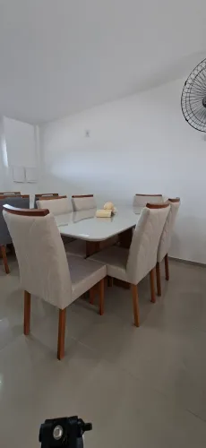Linda mesa com 6 lugares