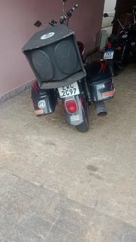 Vendo ou troco moto Mirage 250 injetada customizada preta com detalhes em vermelho