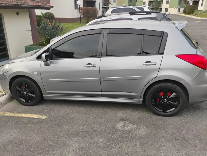 Nissan Tiida SL 1.8/1.8 Flex 16V Aut. 2012