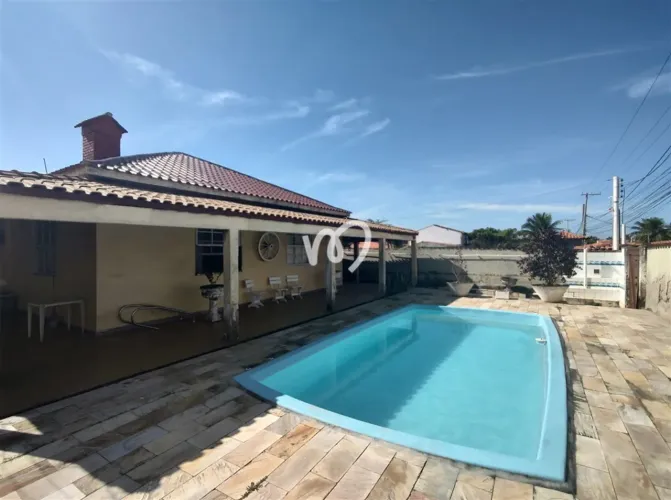 Vendo 2 casas em Maricá - Bairro Guaratiba fica em frente à praia e lagoa.