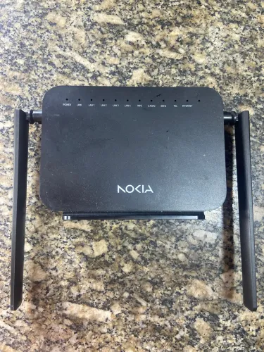 5 und ONT G1426G-D WIFI 6 acompanha carregador.