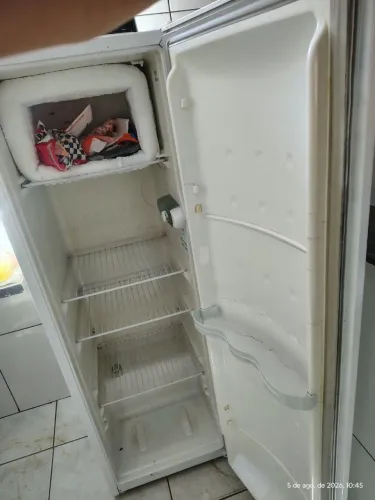Vende-se geladeira