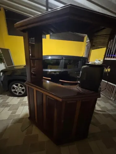 Bar madeira maciça imbuia com as 3 banquetas