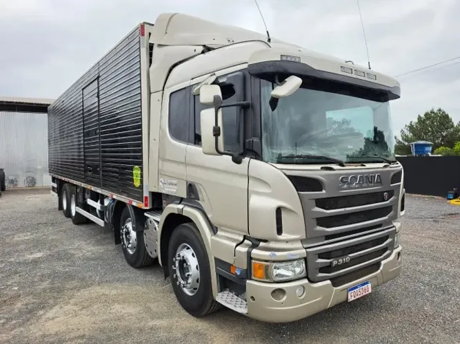 Scania P310 Ano 2014 Cambio manual Baú argi