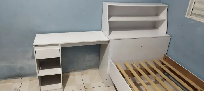 Cama de solteiro com gabinete