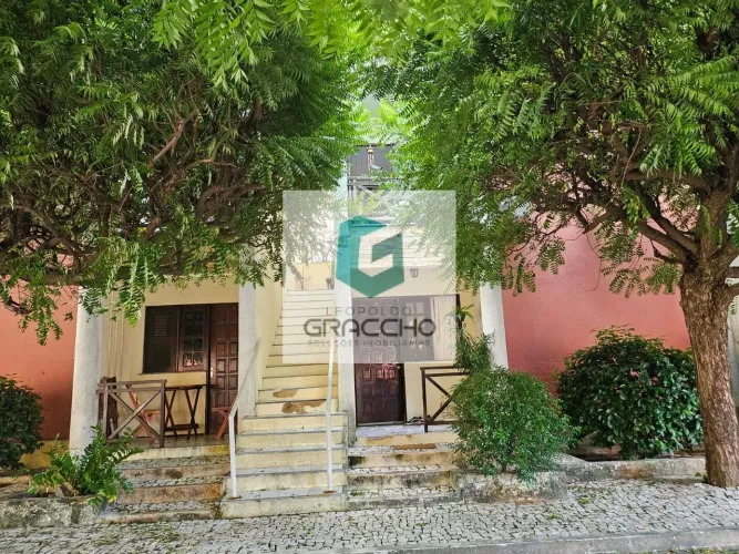 Apartamento em condomínio fechado no bairro Sapiranga por R$320.000