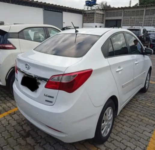 Hyundai HB20S C.style/c.plus1.6 Flex 16V Aut. 4P 2015