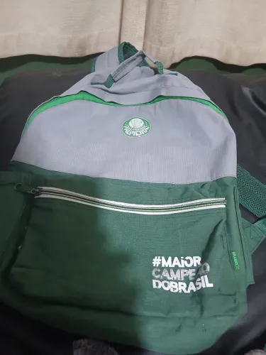 Mochila do palmeiras em boas condições zíper em ótimo estado.