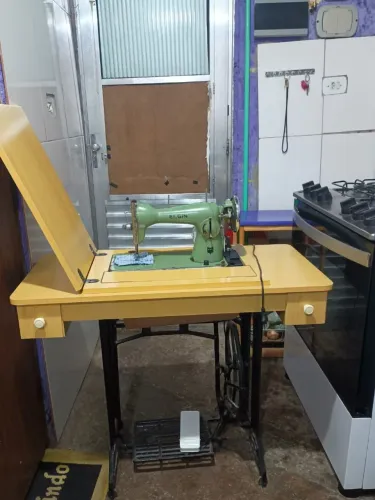 Máquina de costura bom estado