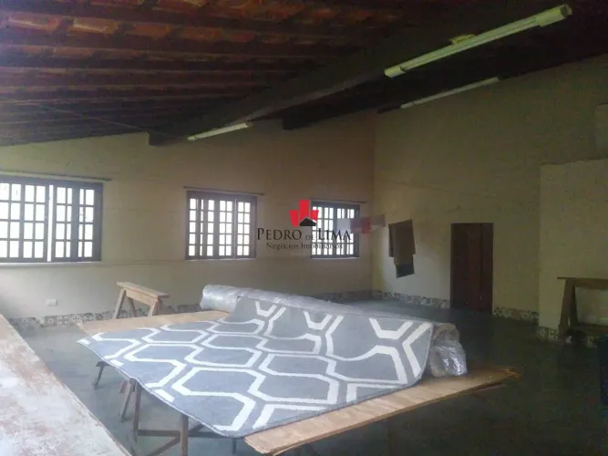 Casa térrea no Parque Boturussu com 5 quartos, um deles suíte e 4 vagas